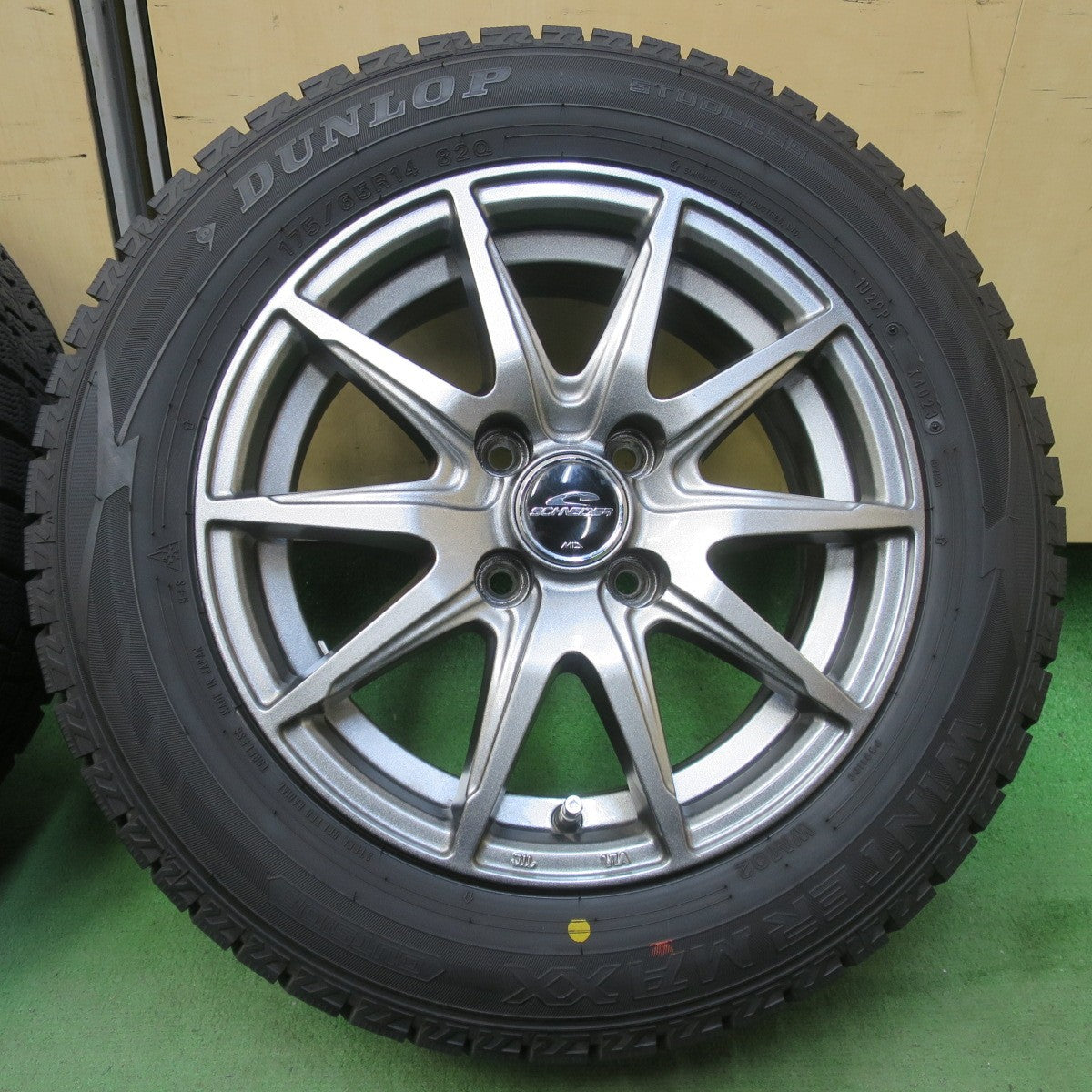 バリ溝！23年！キレイ！9.5分★スタッドレス 175/65R14 ダンロップ ウインターマックス WM02 SCHNEIDER MiD シュナイダー 14インチ PCD100/4H★6033012イス