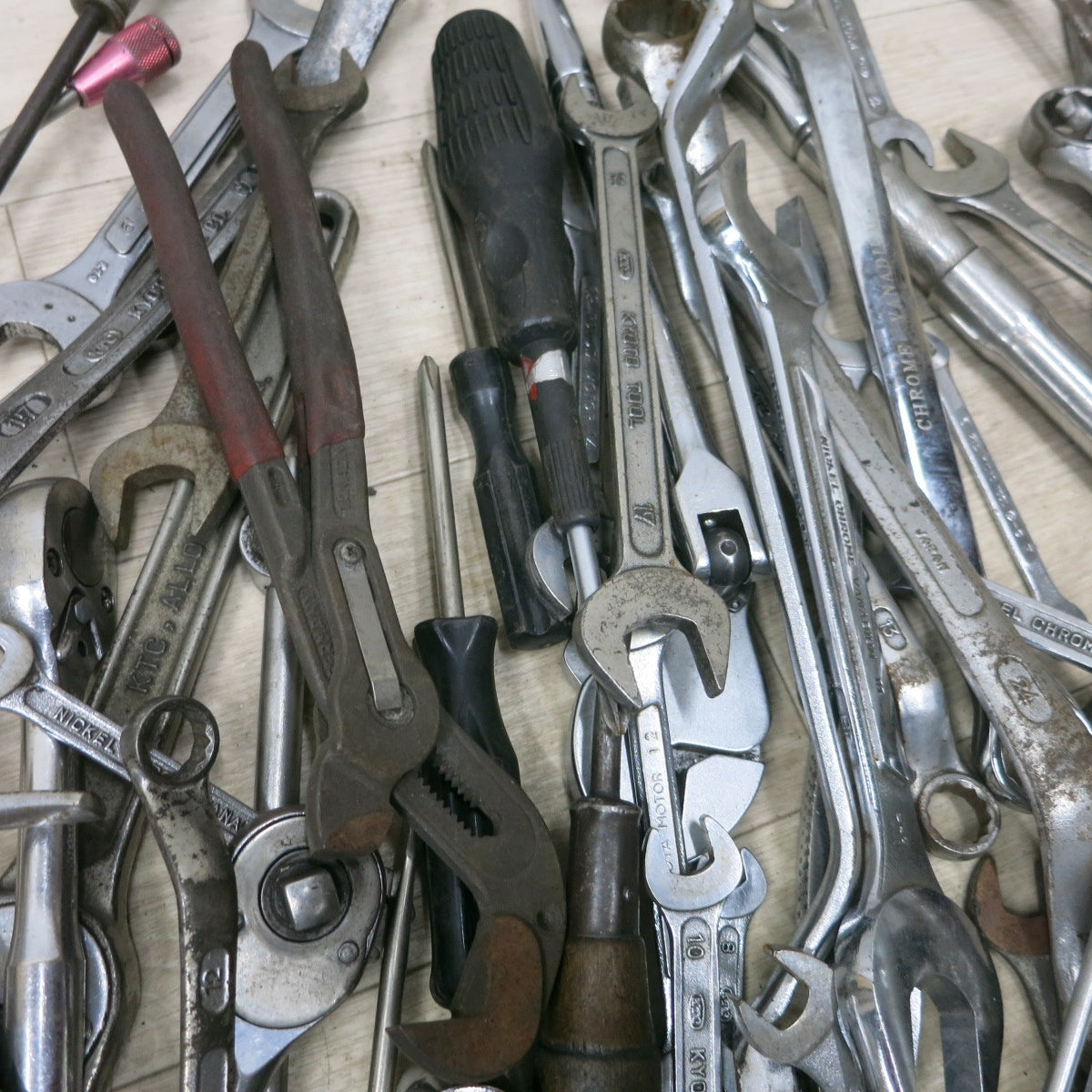[送料無料] 大量まとめ売り◆KTC TOYOTA TOOL 等 スパナ コンビネーションレンチ めがねレンチ ソケット エクステンション ラチェット プライヤー ペンチ ドライバー ハンマー 等 工具◆