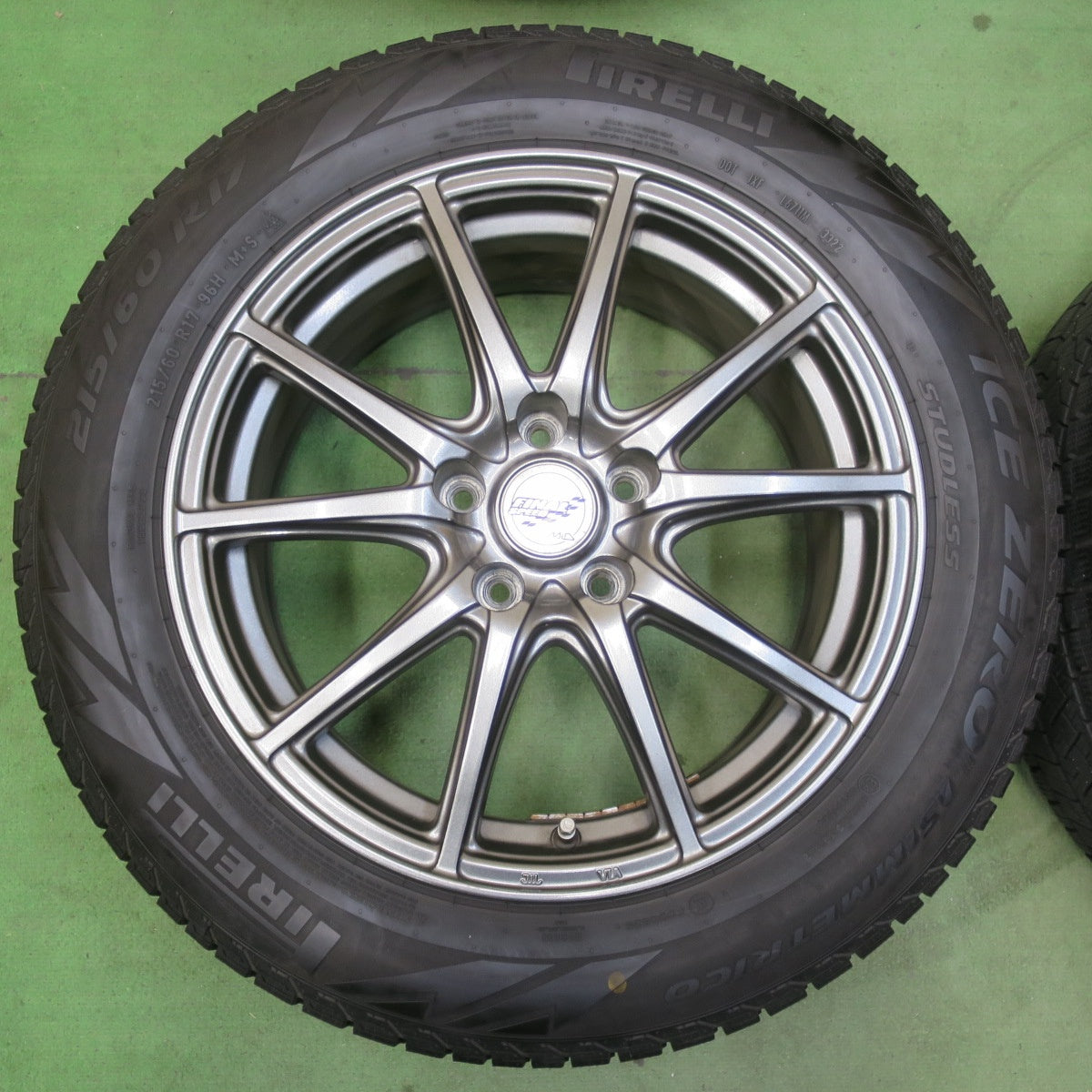 バリ溝！22年！キレイ！9分★スタッドレス 215/60R17 ピレリ アイスゼロ アシンメトリコ FINAL SPEED MiD ファイナルスピード 17インチ PCD114.3/5H★5123008イス