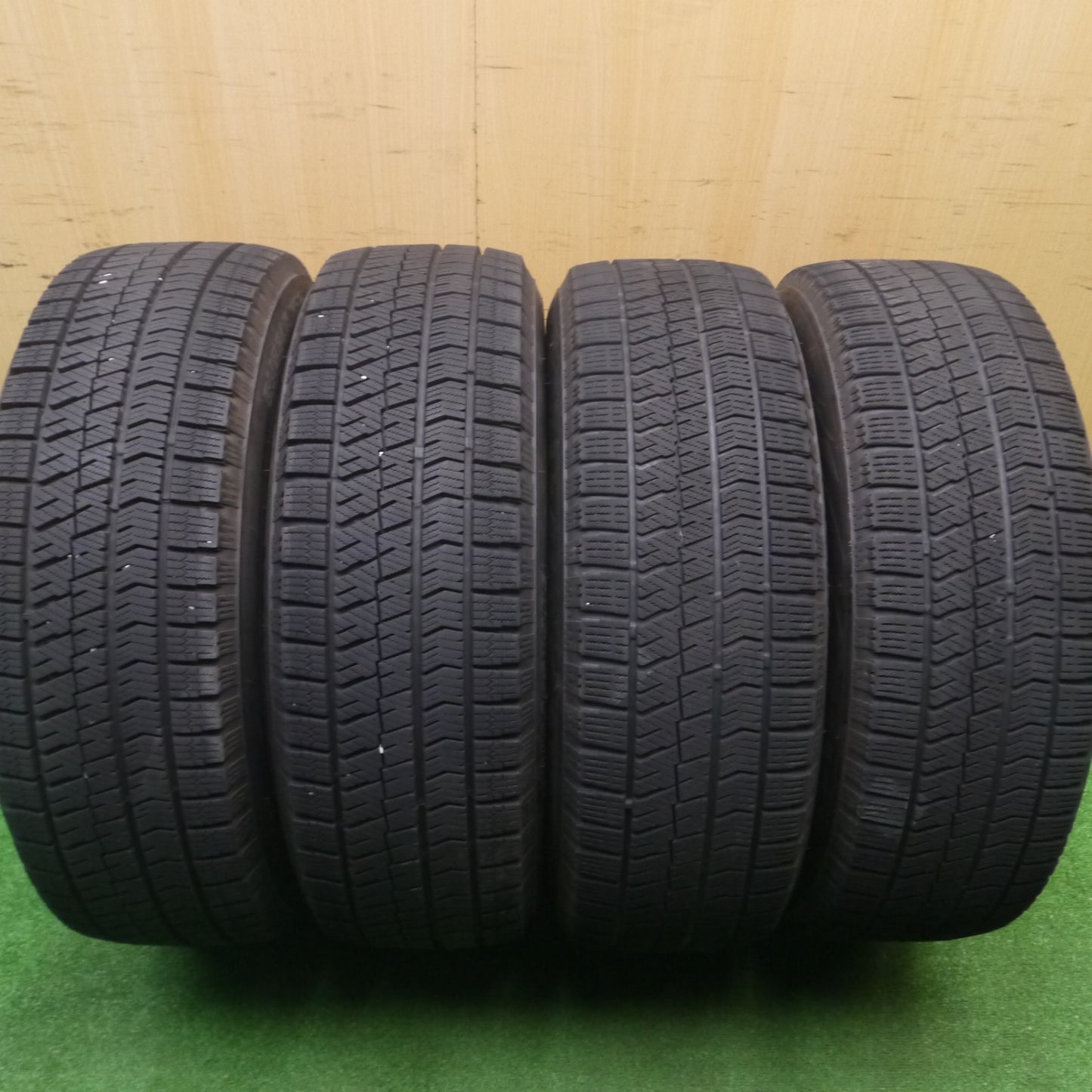 [送料無料] バリ溝！21年！キレイ！9.5分以上★スタッドレス 215/65R16 ブリヂストン ブリザック VRX2 FEID 16インチ PCD114.3/5H★4092506Hス