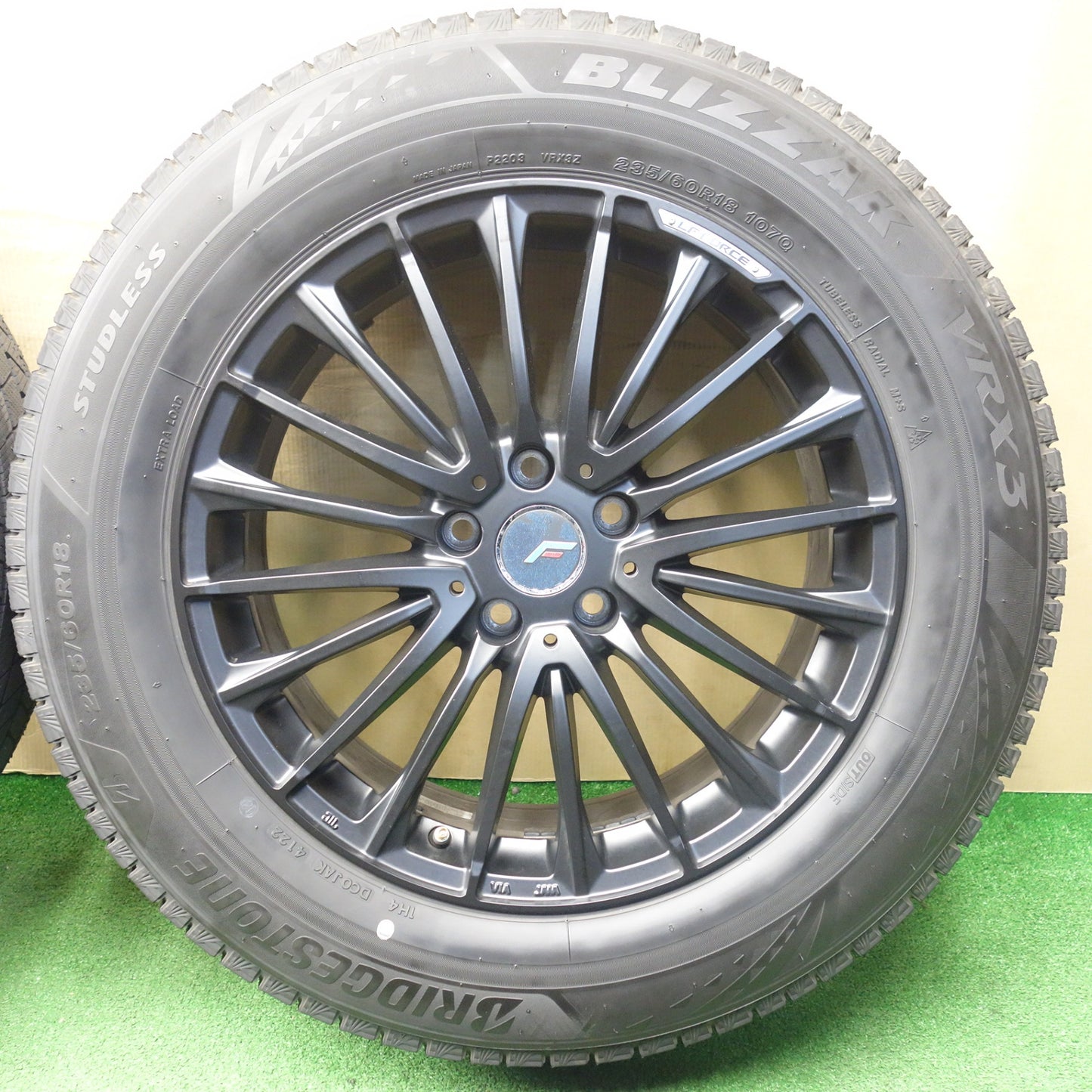 バリ溝！22年！キレイ！ほぼ10分★Lehrmeister LF-FORCE 235/60R18 スタッドレス ブリヂストン ブリザック VRX3 レアマイスター 18インチ PCD114.3/5H★6021801KTス