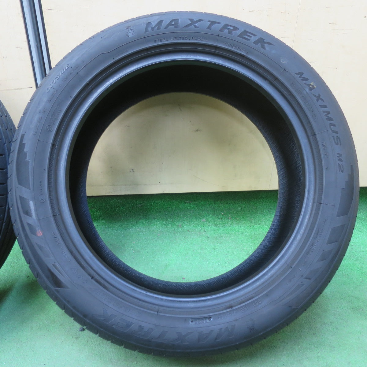 バリ溝！25年！9分★215/55R17 マックストレック MAXIMUS M2 タイヤ 17インチ クラウン マークX ヤリスクロス カムリ 等★5122017イノタ