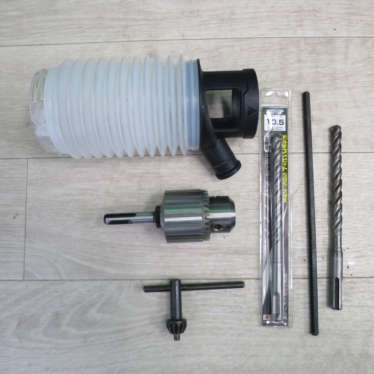 [送料無料] キレイ☆makita マキタ ハンマードリル HR2601F 電動工具 ケース付き 100V 26mm 電動 工具  DIY 大工 道具☆