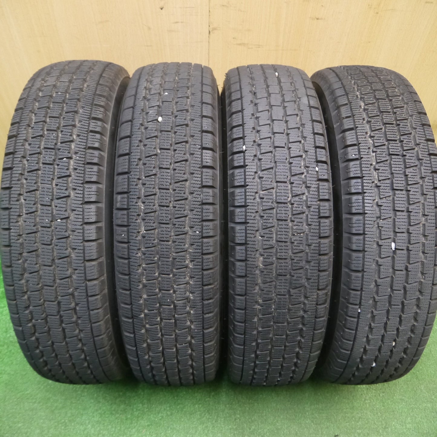 [送料無料] バリ溝！23年！キレイ！9分★スタッドレス 145/80R12 80/78N ブリヂストン W300 スチール ホイール 12インチ PCD100 110 114.3/4H マルチ★4122305Hス