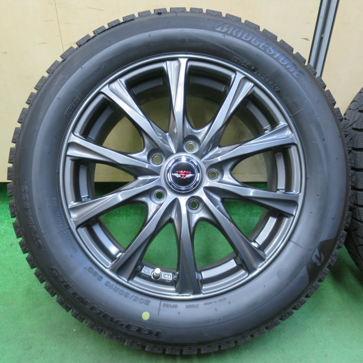 [送料無料] バリ溝！21年！キレイ！9.5分以上★スタッドレス 205/60R16 ブリヂストン アイスパートナー2 TEAD テッド 16インチ PCD114.3/5H★4111308イス