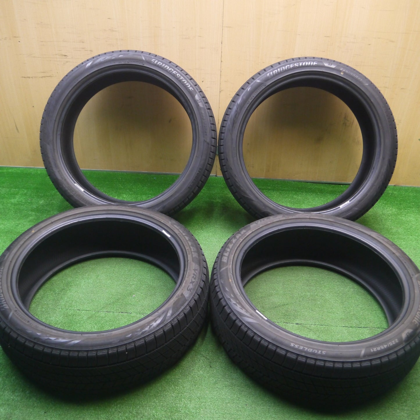 [送料無料] バリ溝！22年！9.5分★スタッドレス 225/45R21 ブリヂストン ブリザック VRX3 タイヤ 21インチ クラウン クロスオーバー RSアドバンス 等★4121101Hスタ