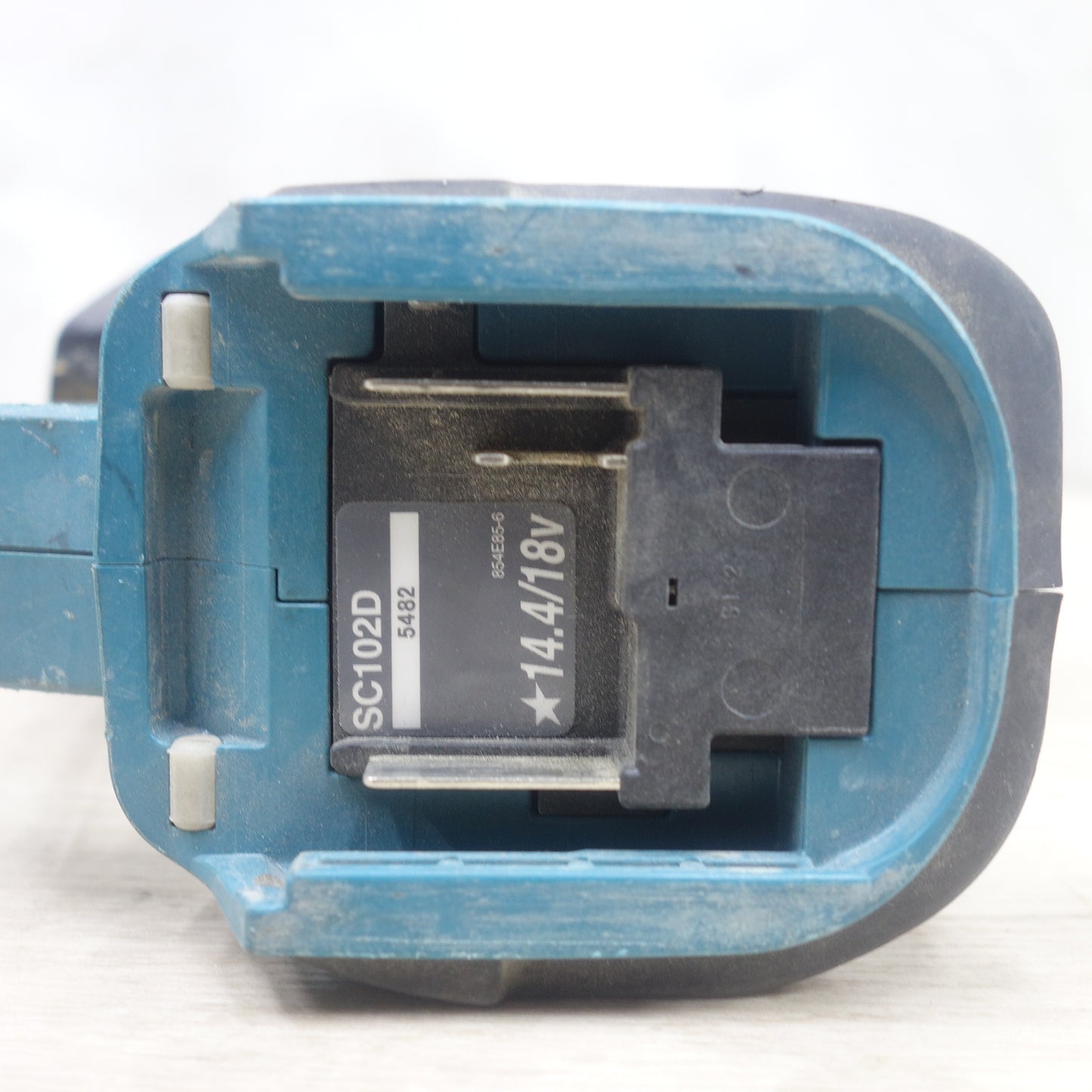 [送料無料] ◆マキタ 充電式 全ネジ カッタ SC102D 電動 工具 切断機 全ねじ カッター 14.4/18V makita◆