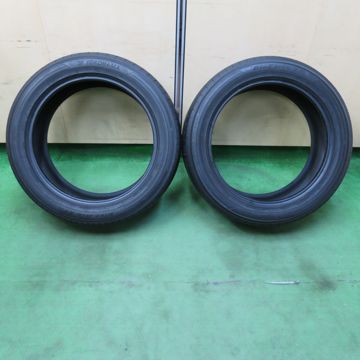 [送料無料] 2本価格！20年★235/55R20 ヨコハマ BluEarth-XT AE61 タイヤ 20インチ ブルーアース レクサス RX 等★4112307イノタ