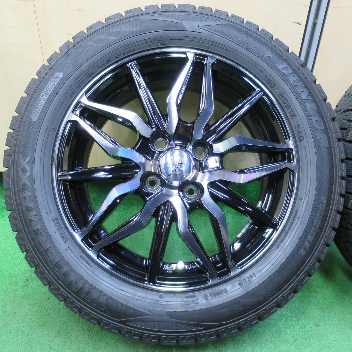 *送料無料* バリ溝！21年！キレイ！9.5分★スタッドレス 185/60R15 ダンロップ ウインターマックス WM02 diluce ディルーチェ 15インチ PCD100/4H★4072704イス