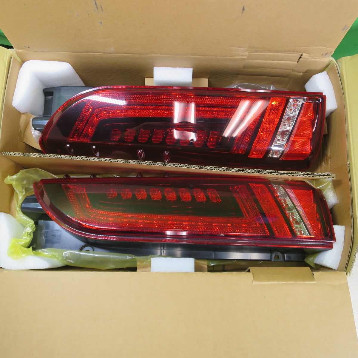 [送料無料] 左右セット☆200系 ハイエース 1～6型 LED テールランプ 415COBRA CB-LSP-R002 ライトセーバー プレステージ ダークレッド テールライト 現状品☆