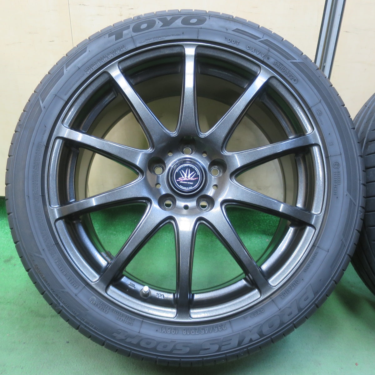 バリ溝！22年！キレイ！8.5分★LOXARNY SPORT 235/45R18 トーヨー プロクセス スポーツ ロクサーニ 18インチ PCD114.3/5H★6043005イノ