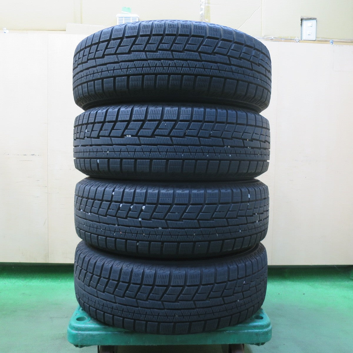 バリ溝！23年！キレイ！9.5分★スタッドレス 195/65R15 ヨコハマ アイスガード iG60 EuroSpeed MiD ユーロスピード 15インチ PCD114.3/5H★5112911イス