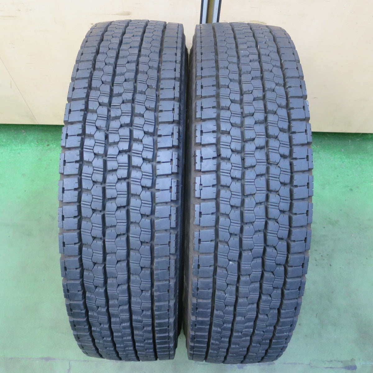 超バリ溝！25年！9.5分以上！2本★トラック タイヤ 225/80R17.5 123/122L スタッドレス ブリヂストン W999 17.5インチ★6073002イスタ