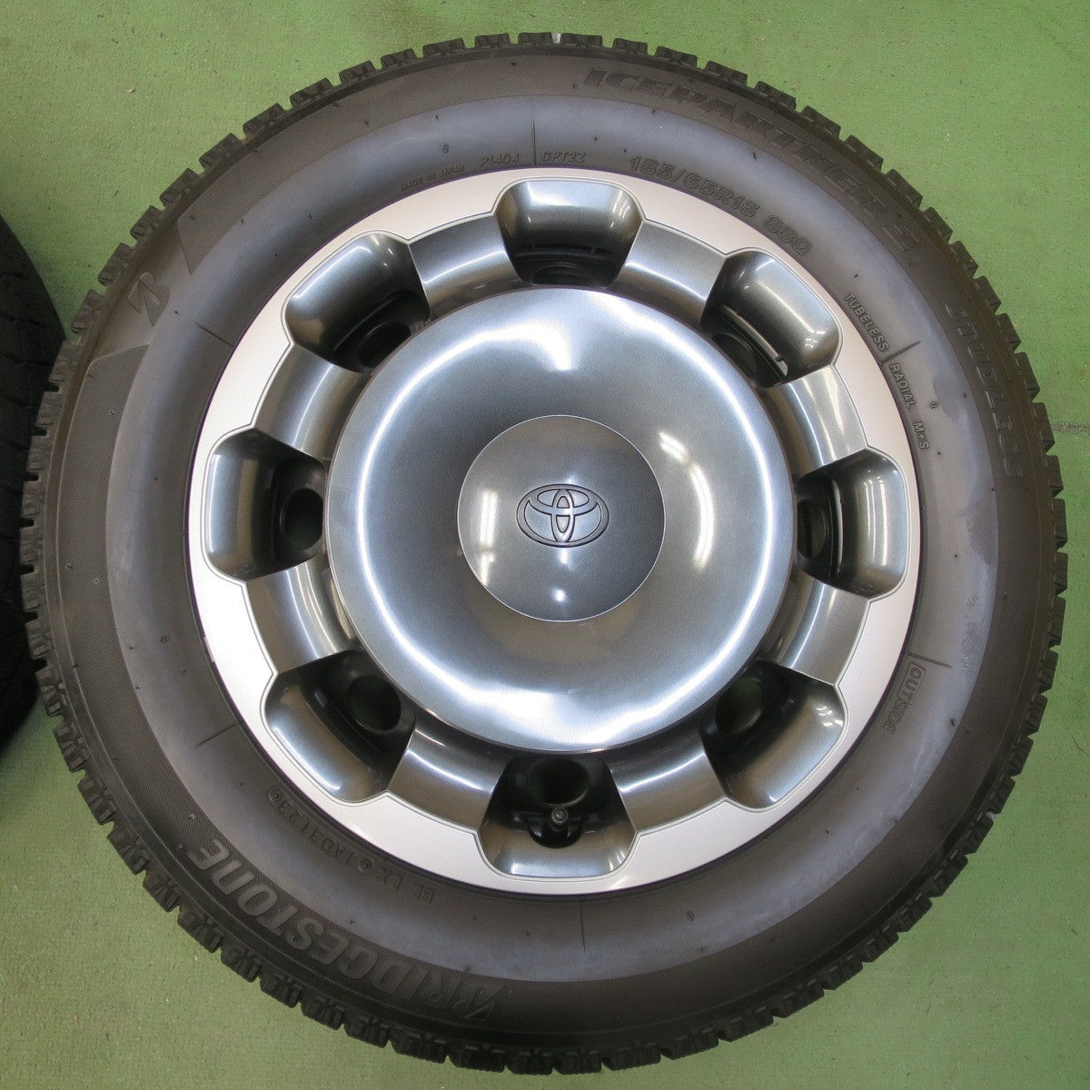 バリ溝！23年！キレイ！9分★トヨタ シエンタ Zグレード 純正 スチール 185/65R15 スタッドレス ブリヂストン アイスパートナー2 15インチ PCD100/5H★6060910イス