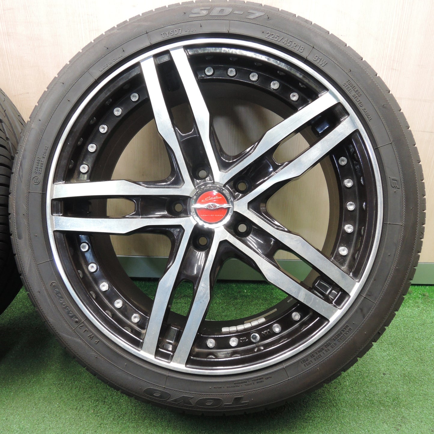 *送料無料* バリ溝！22年！9.5分★Shallen XF-55 225/45R18 トーヨー SD-7 シャレン 18インチ PCD114.3/5H★4030406NJノ