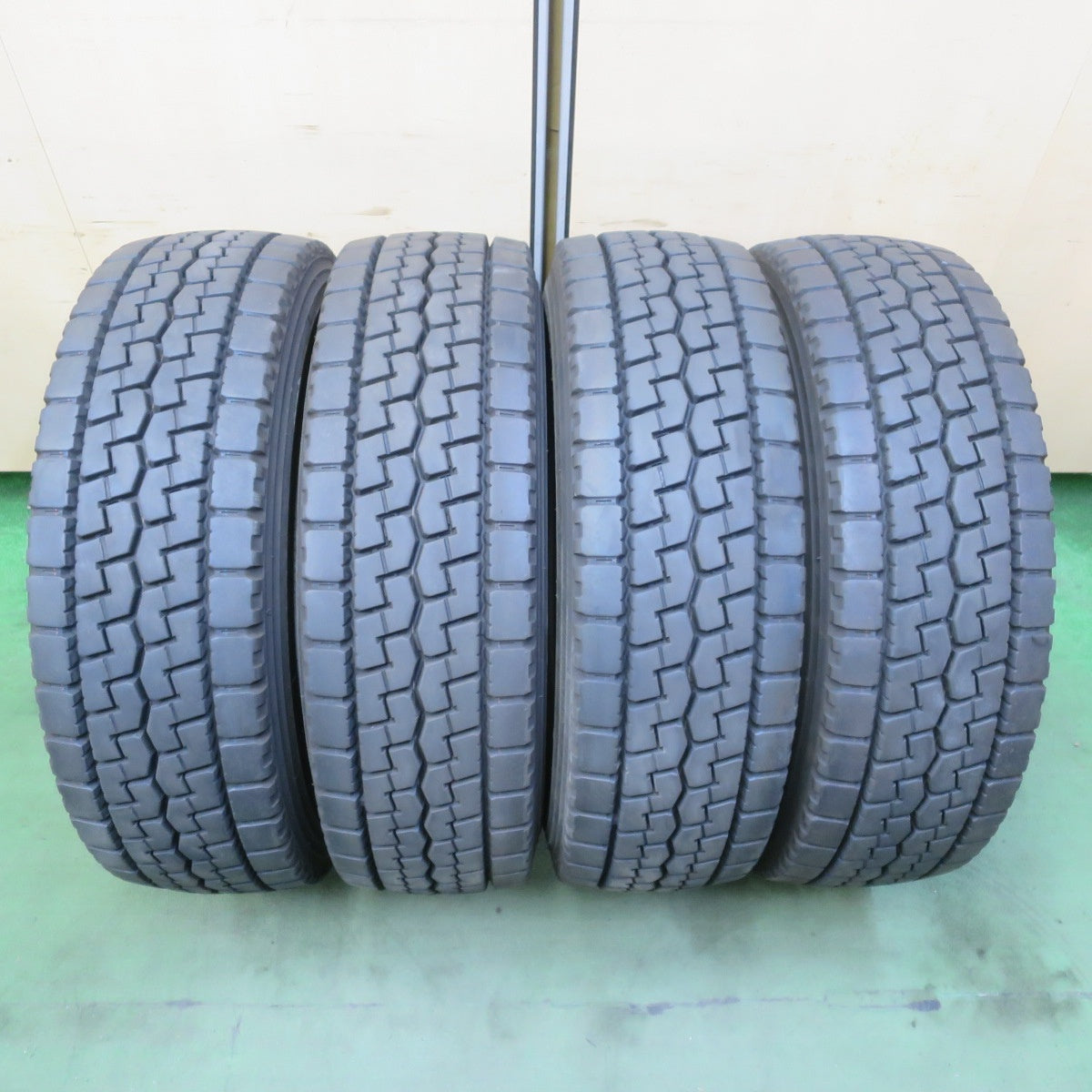 バリ溝！24年！9分★トラック 高荷重 トレーラー 等 タイヤ 235/70R17.5 136/134J トーヨー M626 オールシーズン ミックス 17.5インチ★6072904イスタ