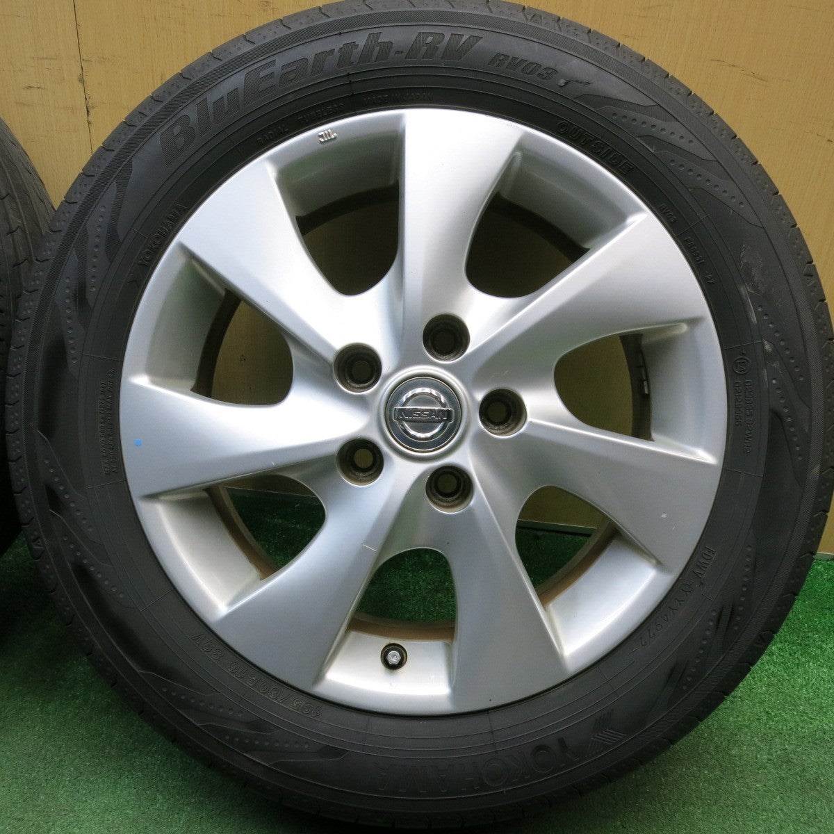 バリ溝！22年！9分★日産 C26 セレナ 純正 195/60R16 ヨコハマ BluEarth-RV RV03 ブルーアース 16インチ PCD114.3/5H★6022302HAノ
