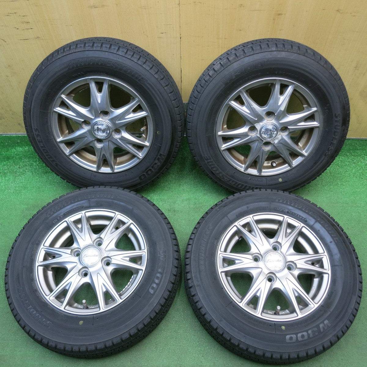 バリ溝！24年！8.5分◎スタッドレス 145/80R12 80/78N ブリヂストン W300 Exceeder エクシーダー 12インチ PCD100/4H◎6080606HAス