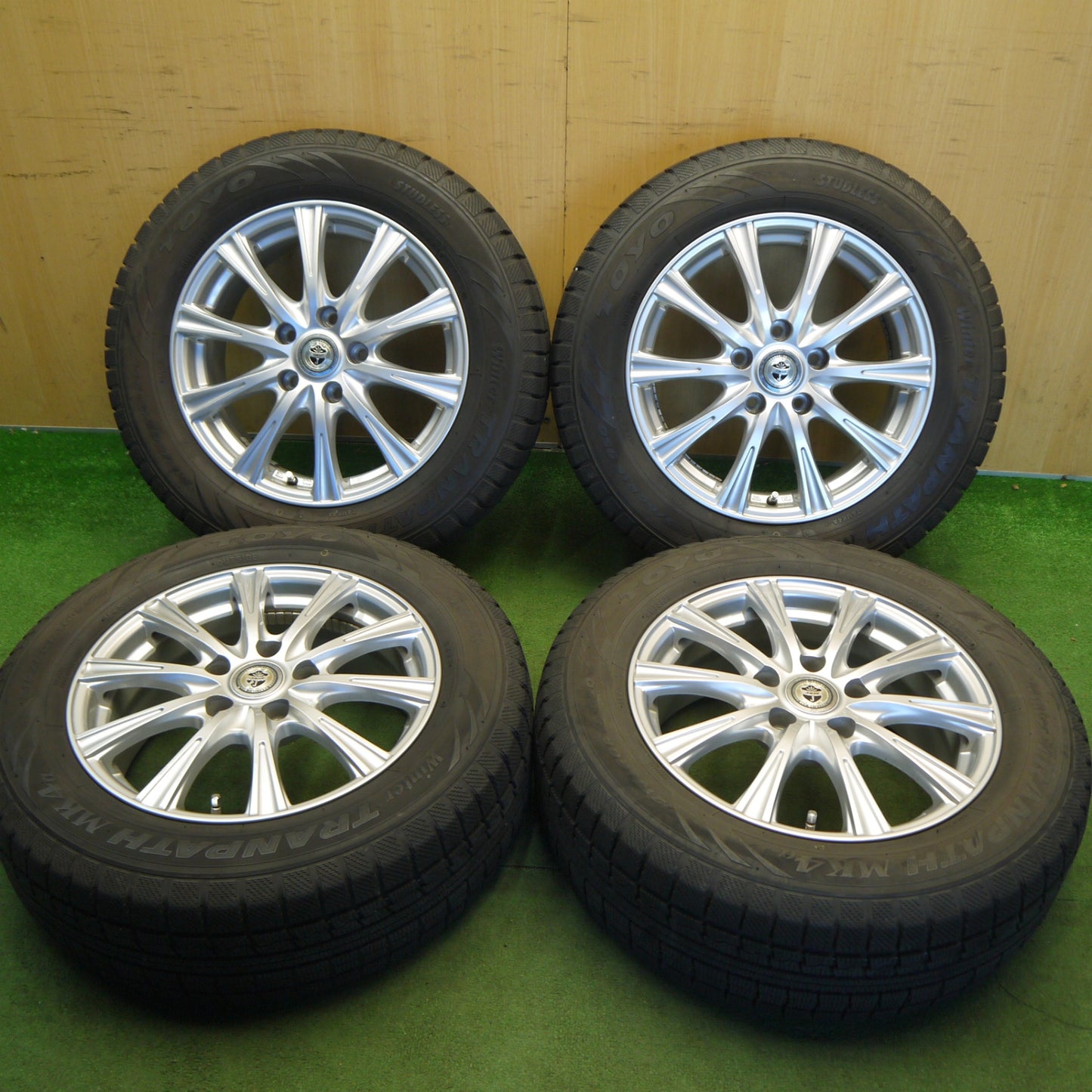 バリ溝！8.5分◎スタッドレス 215/60R16 トーヨー ウインター トランパス MK4α JOKER ジョーカー 16インチ PCD114.3/5H◎6061001Hス