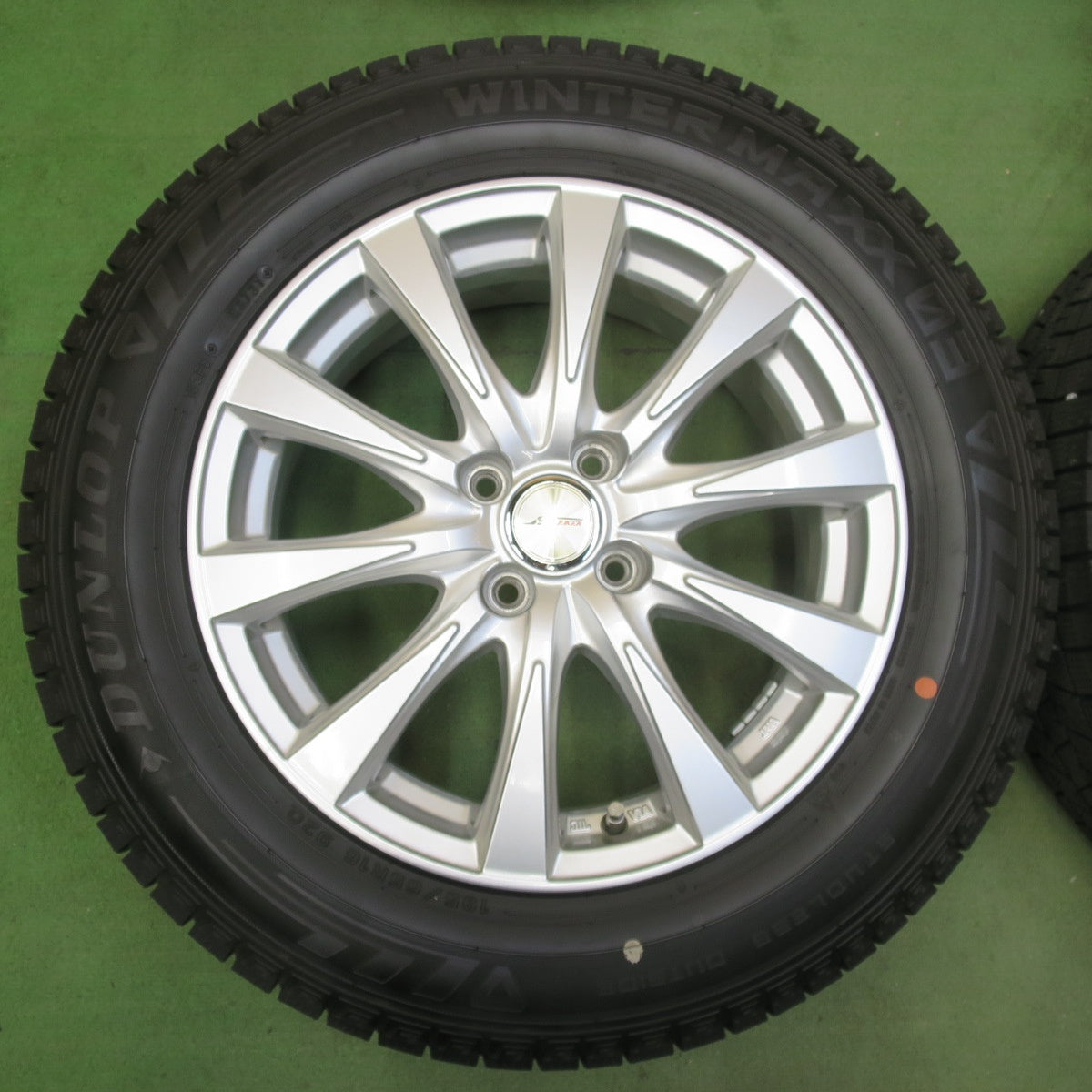 バリ溝！21年！キレイ！9.5分★スタッドレス 195/65R16 ダンロップ ウインターマックス 03 JOKER ジョーカー 16インチ PCD100/4H★5111412イス