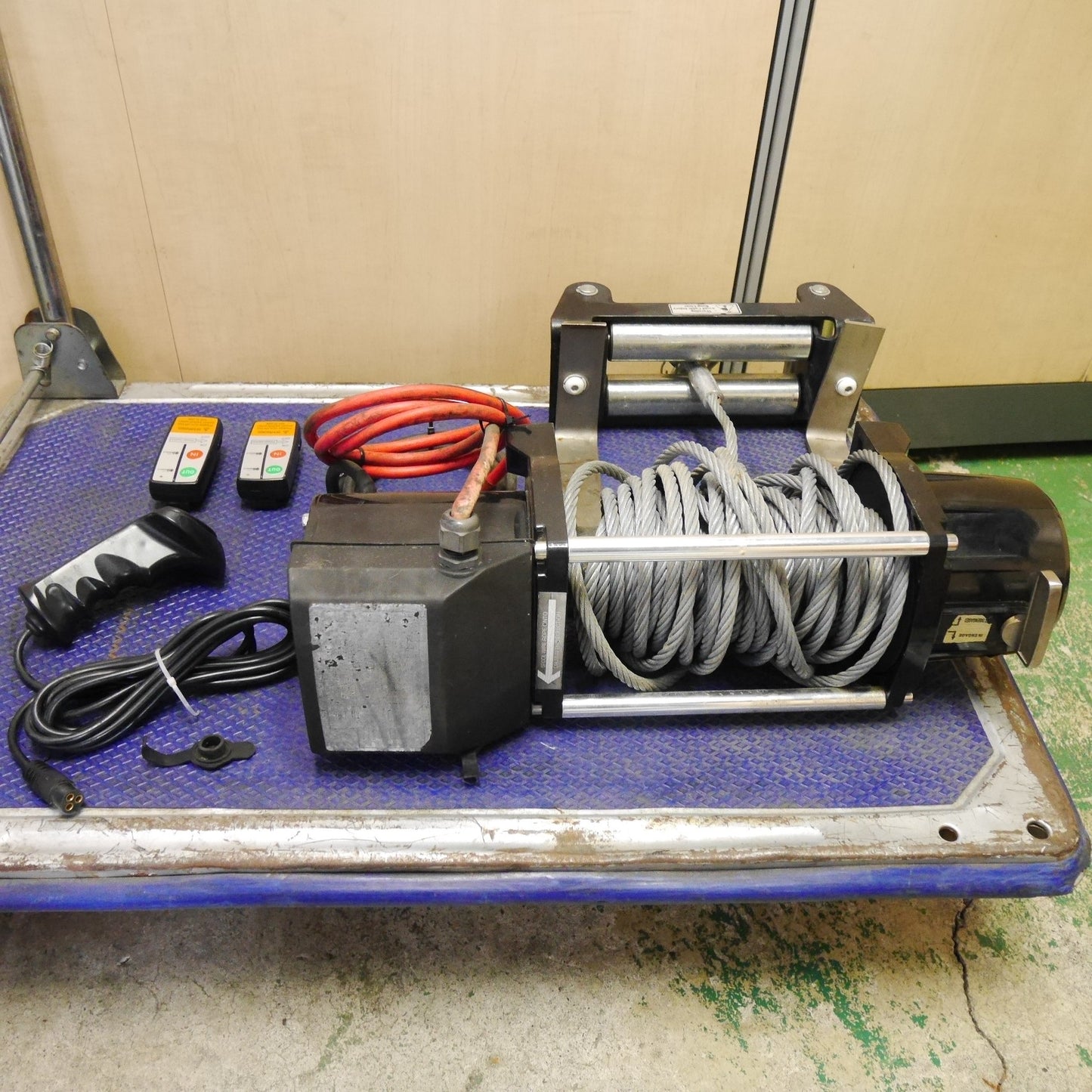 [送料無料] リモコン2点付き☆電動 ウィンチ Winch 12000lb ウインチ ホイスト 牽引 けん引 工具 メーカー 型式 不明☆