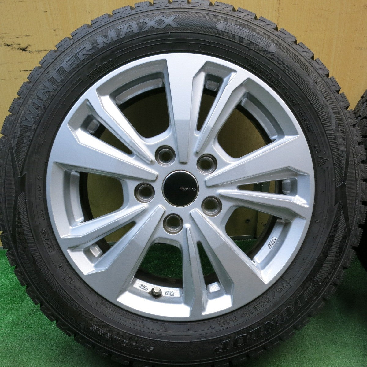 バリ溝！22年！キレイ！ほぼ10分★BMW MINI 等 smartline 175/65R15 スタッドレス ダンロップ ウインターマックス WM02 スマートライン 15インチ PCD112/5H★5080908HAス