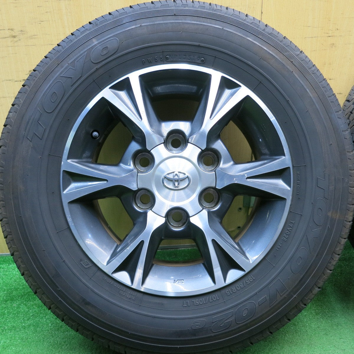 ハイエース 195/80R15 純正タイヤ　純正アルミ　RD613 送料込み価格 ハイエース 195/80R15 純正タイヤ 純正アルミ RD613 送料込み