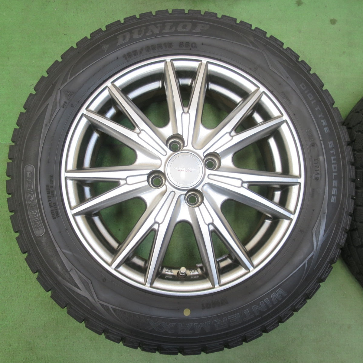 バリ溝！キレイ！9分★スタッドレス 185/65R15 ダンロップ ウインターマックス WM01 VELVA KEVIN ヴェルヴァ ケヴィン 15インチ PCD100/4H★5122916イス