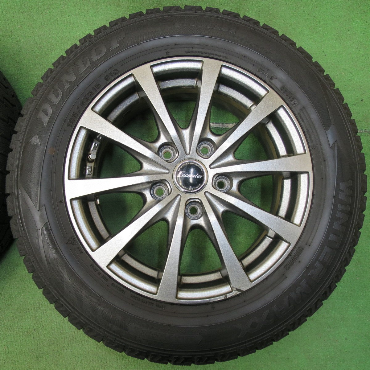 [送料無料] バリ溝！22年！キレイ！9.5分★スタッドレス 195/65R15 ダンロップ ウインターマックス WM02 Exceeder エクシーダー 15インチ PCD114.3/5H★4112913イス