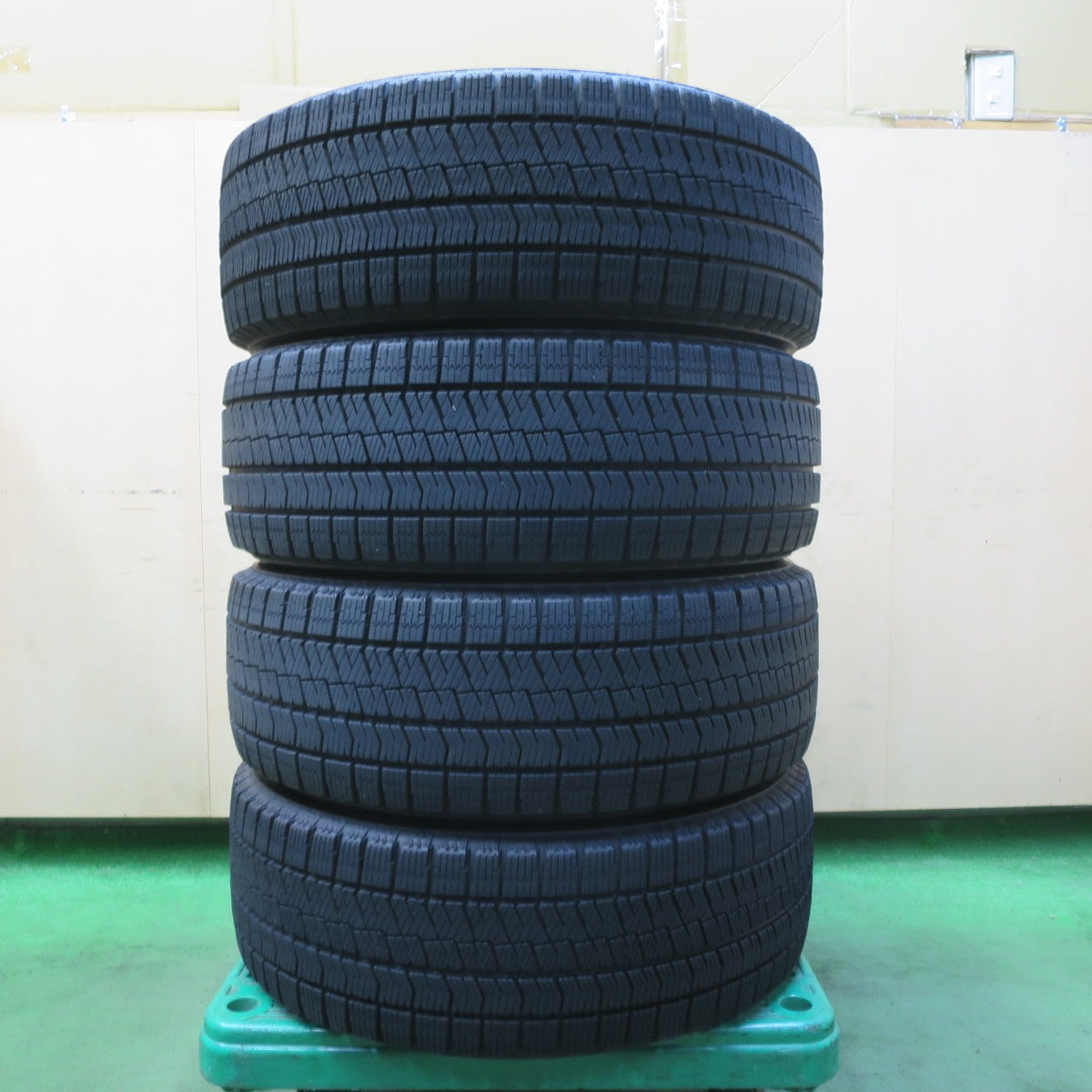 バリ溝！23年！キレイ！9.5分★日産 E12 ノート ニスモ 純正 195/55R16 スタッドレス ブリヂストン ブリザック VRX2 16インチ NISMO PCD100/4H★5072503イス