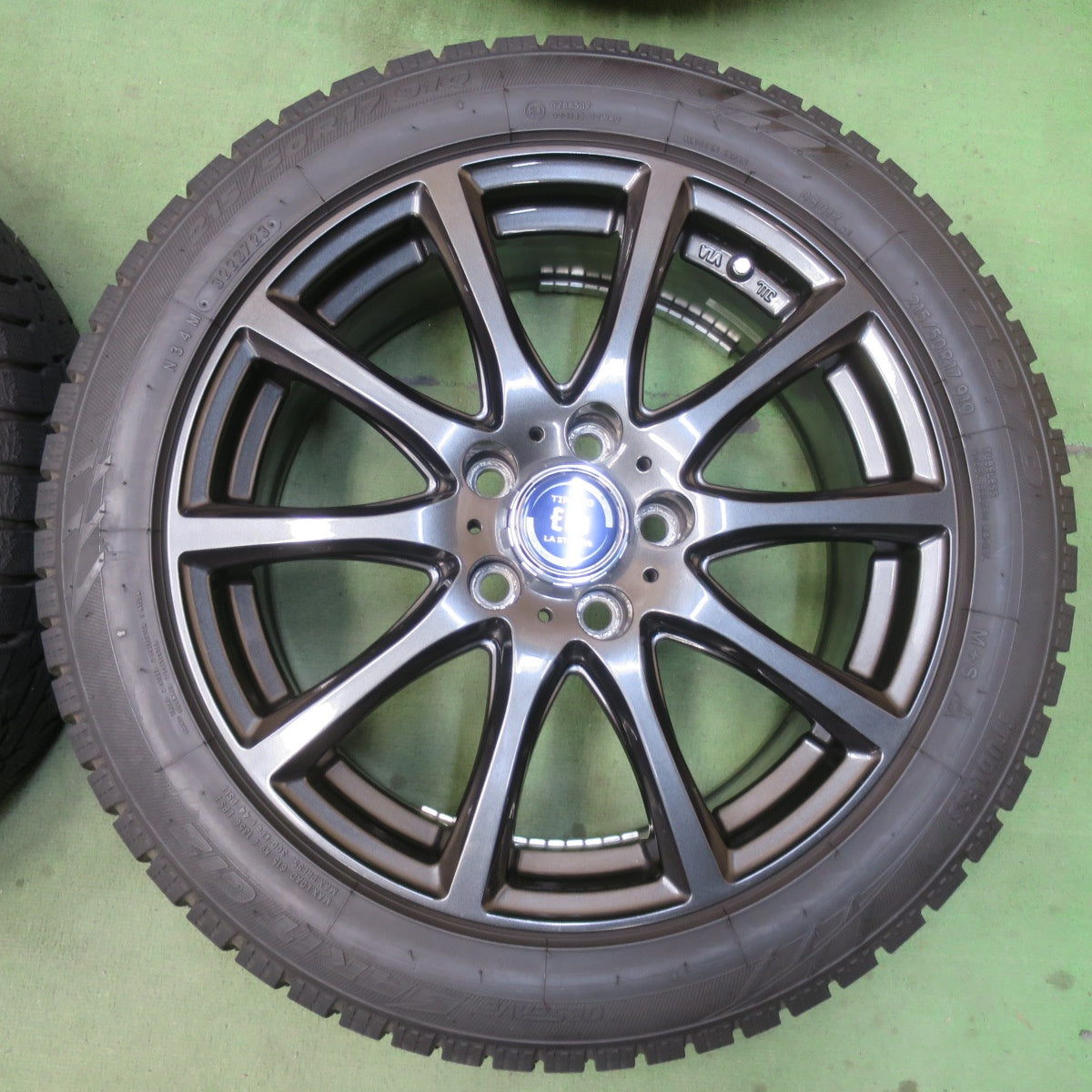 バリ溝！23年！キレイ！9.5分★スタッドレス 215/50R17 トーヨー オブザーブ ガリット GIZ TIRADO Eta LA STRADA ティラード ラストラーダ 17インチ PCD114.3/5H★6040703イス