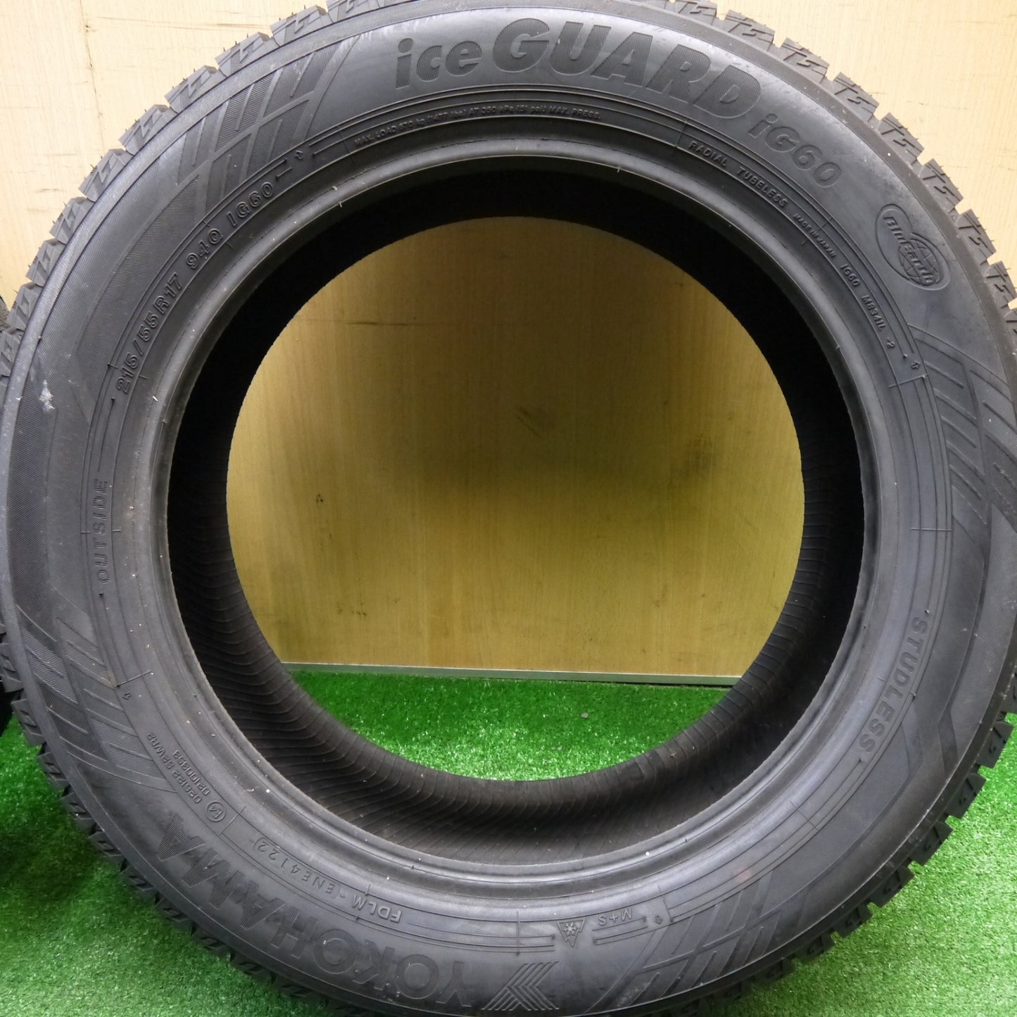 ほぼ未使用！22年★スタッドレス 215/55R17 ヨコハマ アイスガード iG60 タイヤ 17インチ セレナ ヤリスクロス ヴェゼル 等★5112507Hスタ