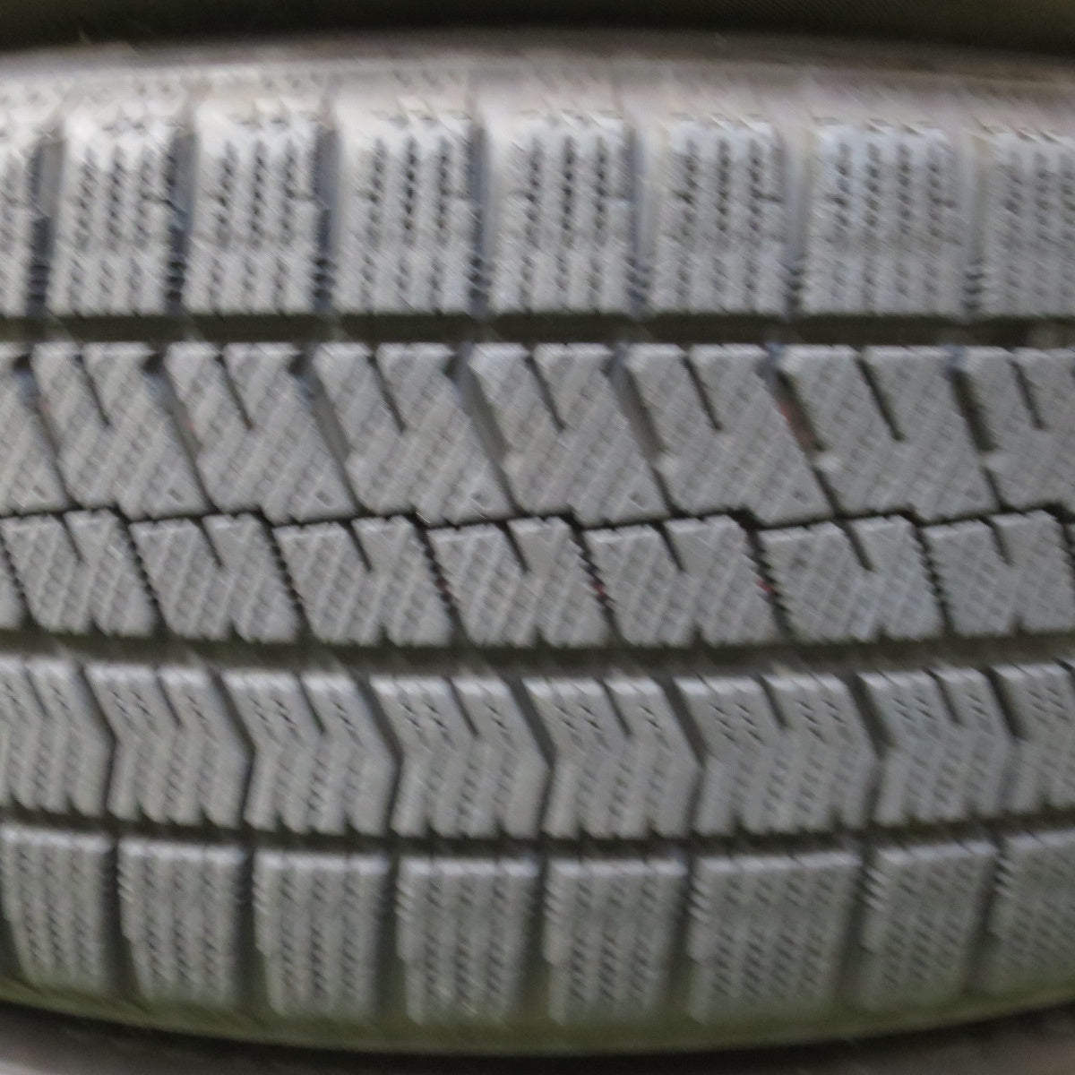 バリ溝！23年！キレイ！9.5分◎スタッドレス 195/60R17 ブリヂストン ブリザック VRX2 Galeria GM01 ガレリア 17インチ PCD114.3/5H◎6080404NGス