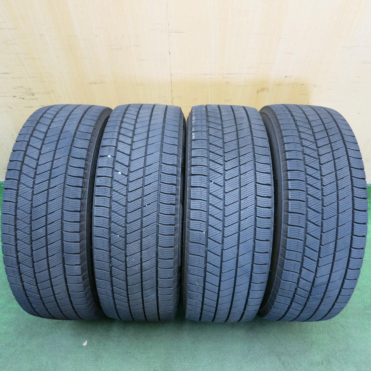 バリ溝！25年！キレイ！9.5分★スタッドレス 205/55R17 ブリヂストン ブリザック VRX3 ravrion RM01 ラブリオン 17インチ PCD114.3/5H★6053104HAス
