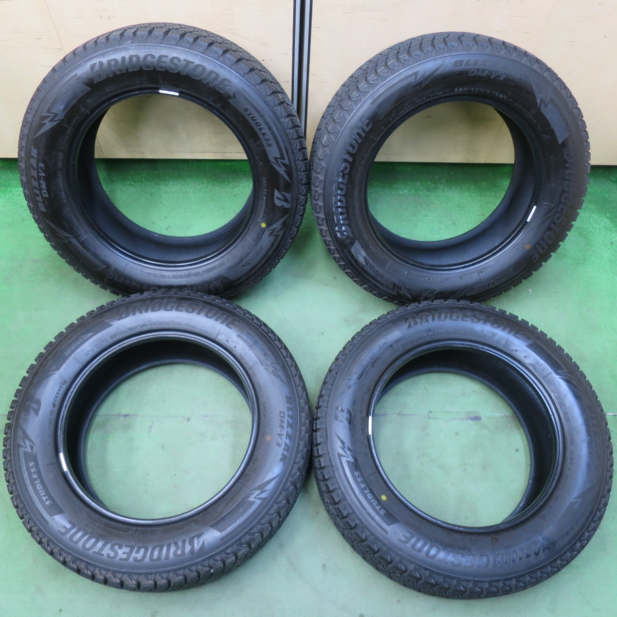 バリ溝！22年！9.5分★スタッドレス 225/65R17 ブリヂストン ブリザック DM-V3 タイヤ 17インチ ハリアー RAV4 エクストレイル CX-5 等★5121706イスタ