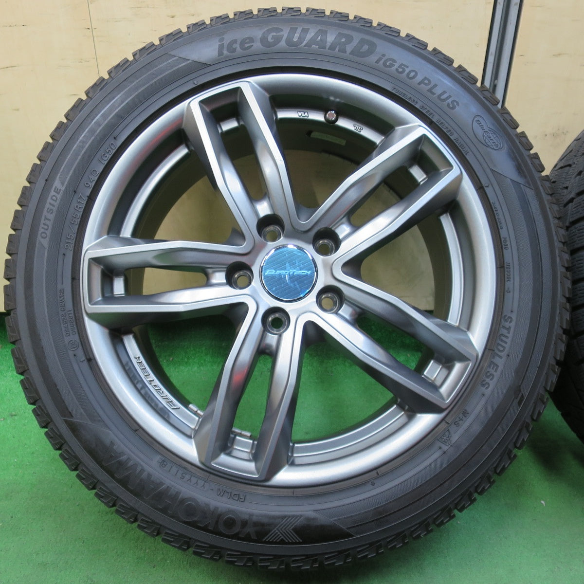 [送料無料] バリ溝！キレイ！9.5分★ワーゲン ティグアン 等 EUROTECH GAYA5 215/55R17 スタッドレス ヨコハマ アイスガード iG50 プラス ユーロテック ガヤ5 PCD112/5H★5010709イス