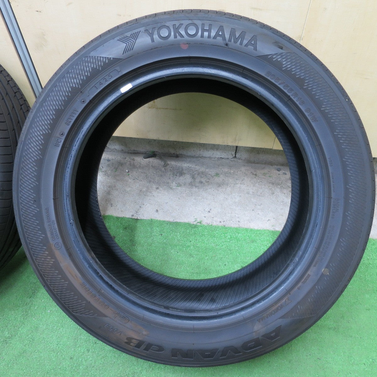 新車外し！25年★205/55R16 ヨコハマ アドバン dB V553 タイヤ 16インチ ボルボ 850 V70 等★6030302NGノタ