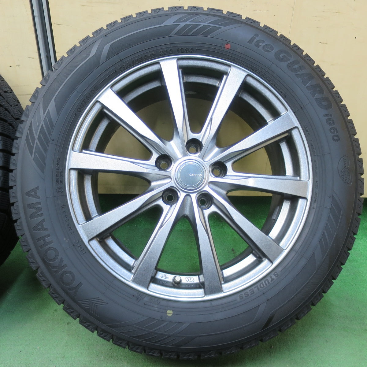 バリ溝！22年！キレイ！9.5分★スタッドレス 225/60R17 ヨコハマ アイスガード iG60 GRASS グラス 17インチ PCD114.3/5H★5112704イス