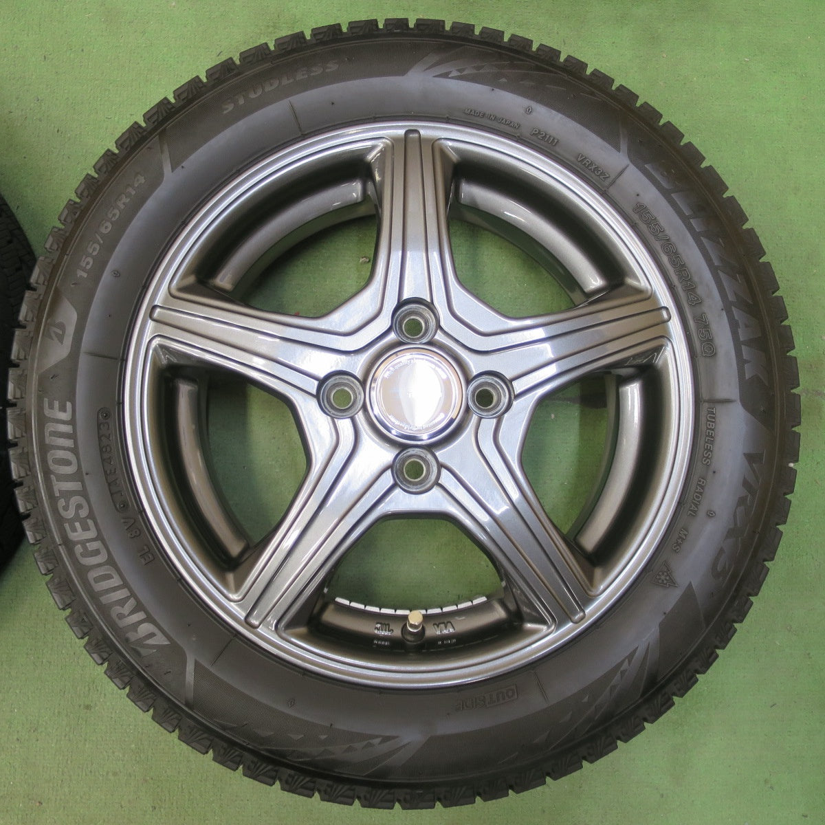 バリ溝！23年！キレイ！8.5分★スタッドレス 155/65R14 ブリヂストン ブリザック VRX3 TOPRUN トップラン 14インチ PCD100/4H★6050804イス