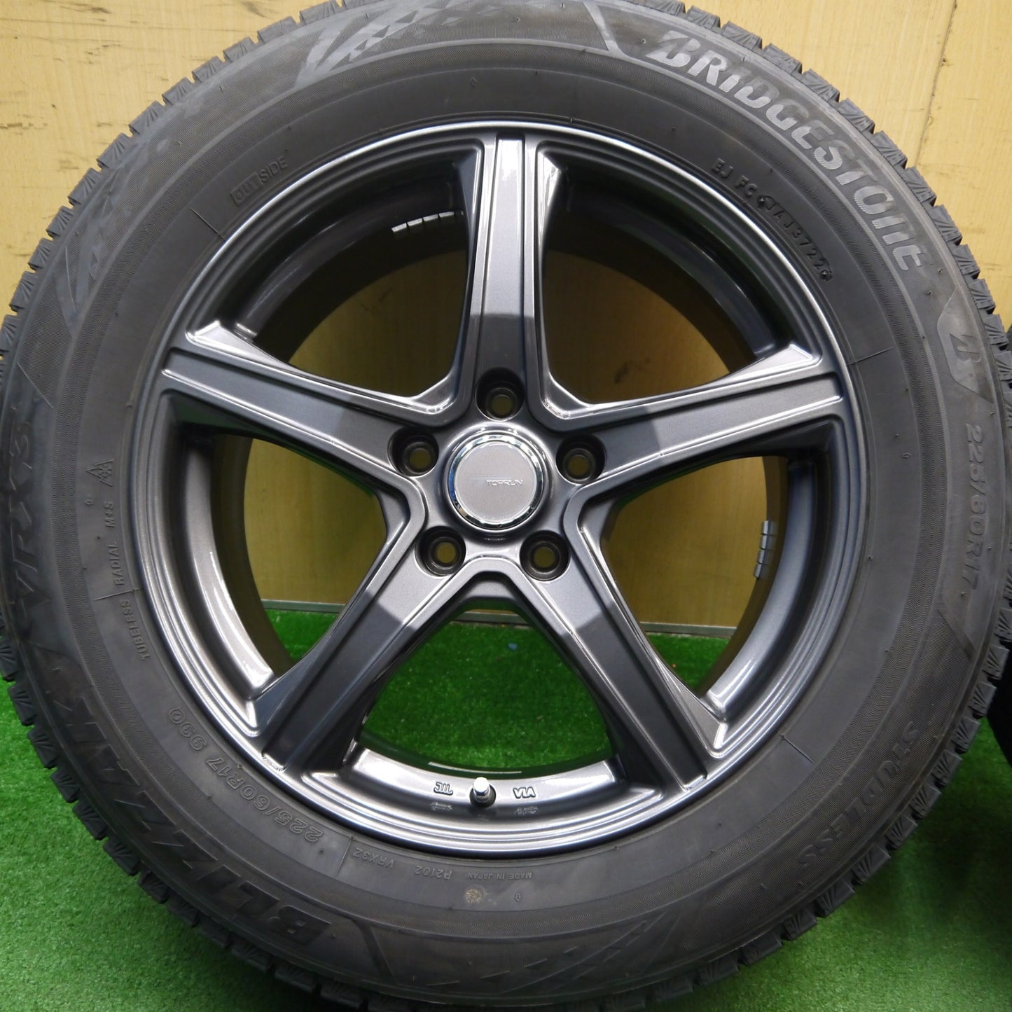 [送料無料] バリ溝！22年！キレイ！9分★スタッドレス 225/60R17 ブリヂストン ブリザック VRX3 TOPRUN トップラン 17インチ PCD114.3/5H★5040106Hス