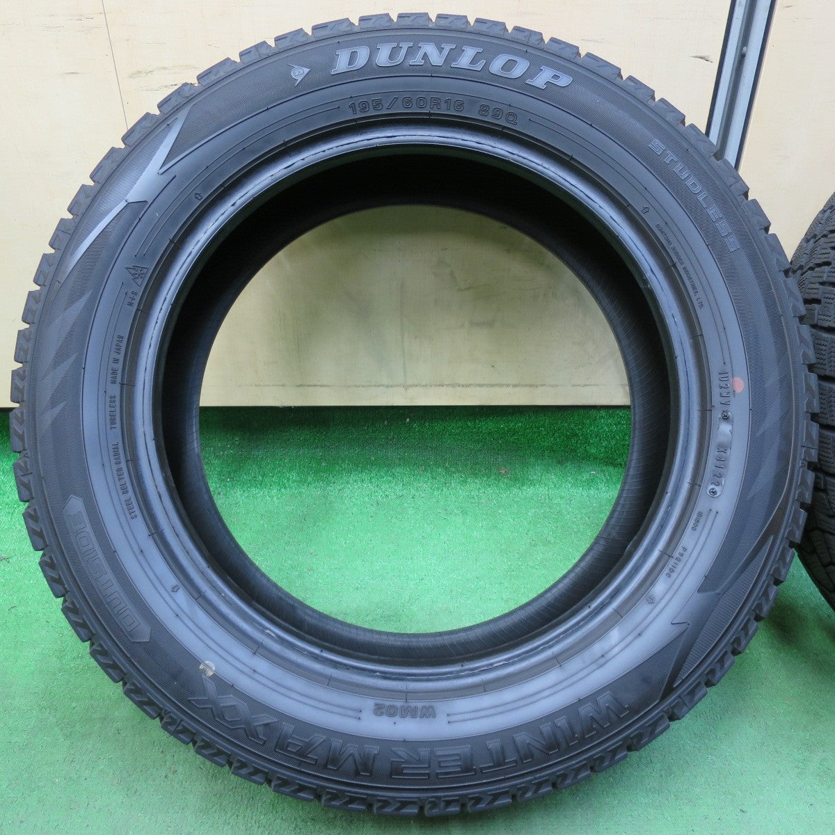 [送料無料] バリ溝！22年！8.5分★スタッドレス 195/60R16 ダンロップ ウインターマックス WM02 タイヤ 16インチ セレナ ラフェスタ ウィッシュ等★4120303イスタ