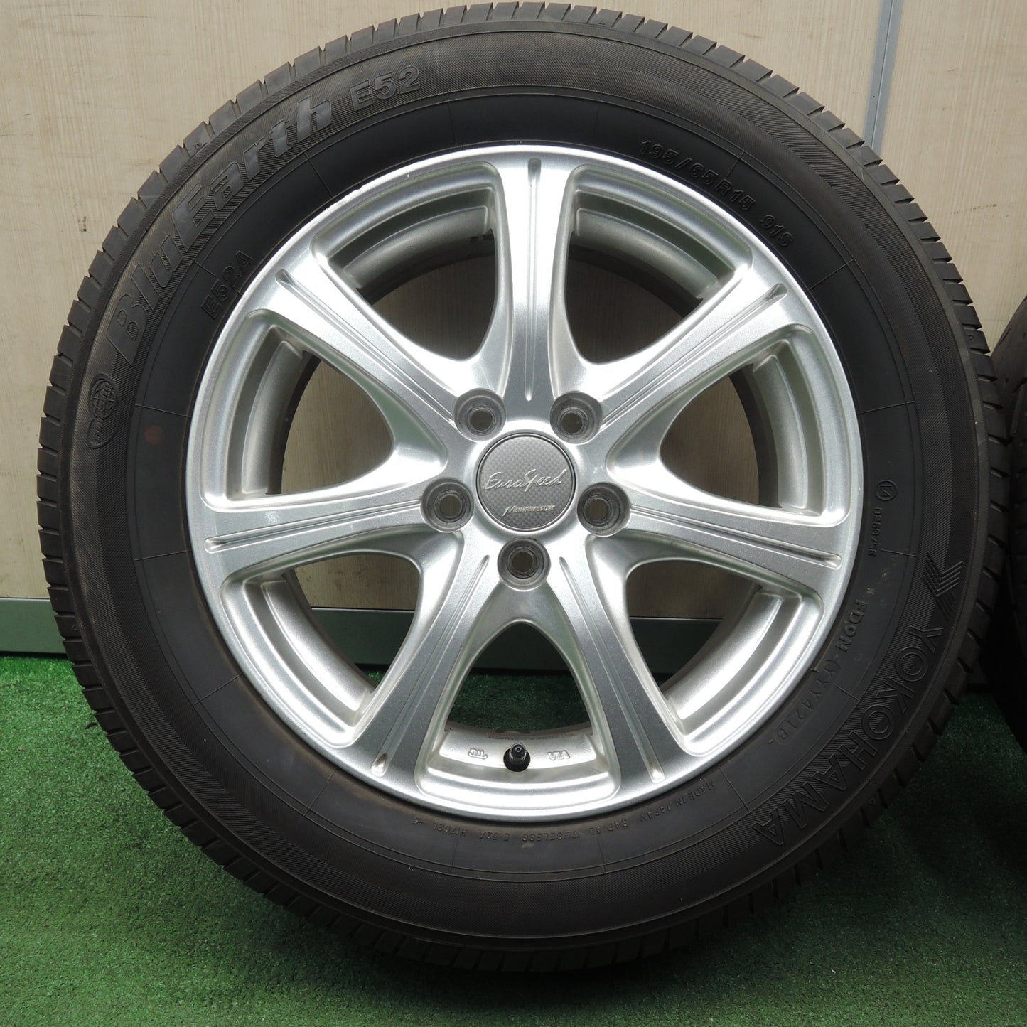 *送料無料* バリ溝！9分★プリウス等 195/65R15 ヨコハマ ブルーアース E52A EuroSpeed MANARAY SPORT PCD100/5H★4030504NJノ