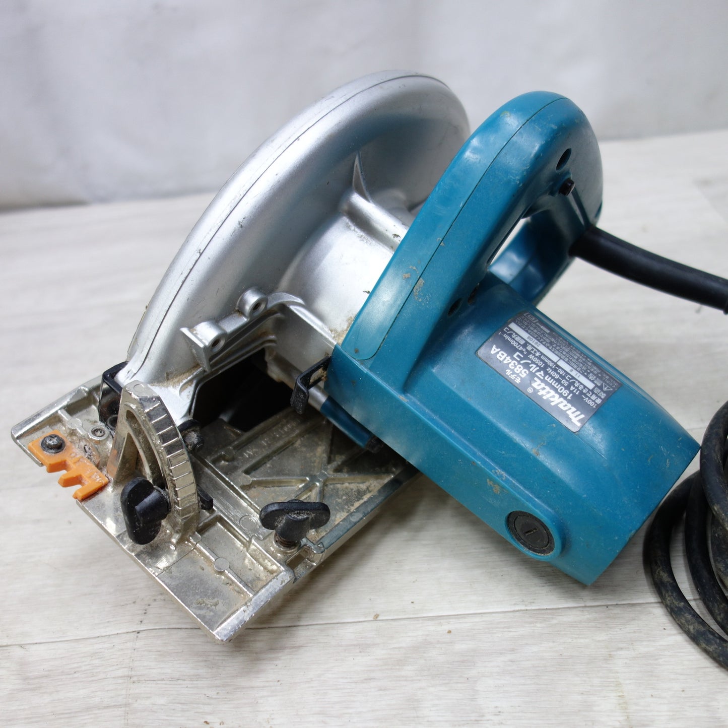[送料無料] ◆マキタ 190mm マルノコ 100V 5834BA 丸鋸 丸のこ 丸ノコ 木工 切断機 電動 工具◆