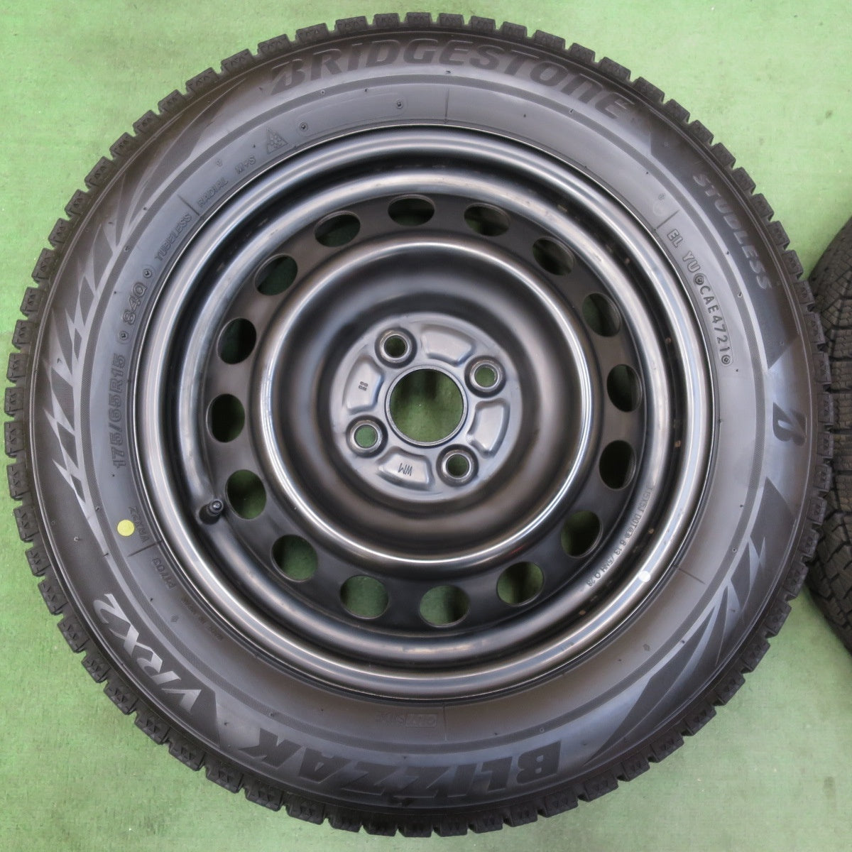 バリ溝！21年！キレイ！8.5分★スタッドレス 175/65R15 ブリヂストン ブリザック VRX2 スチール ホイール 15インチ PCD100/4H★5122010イス