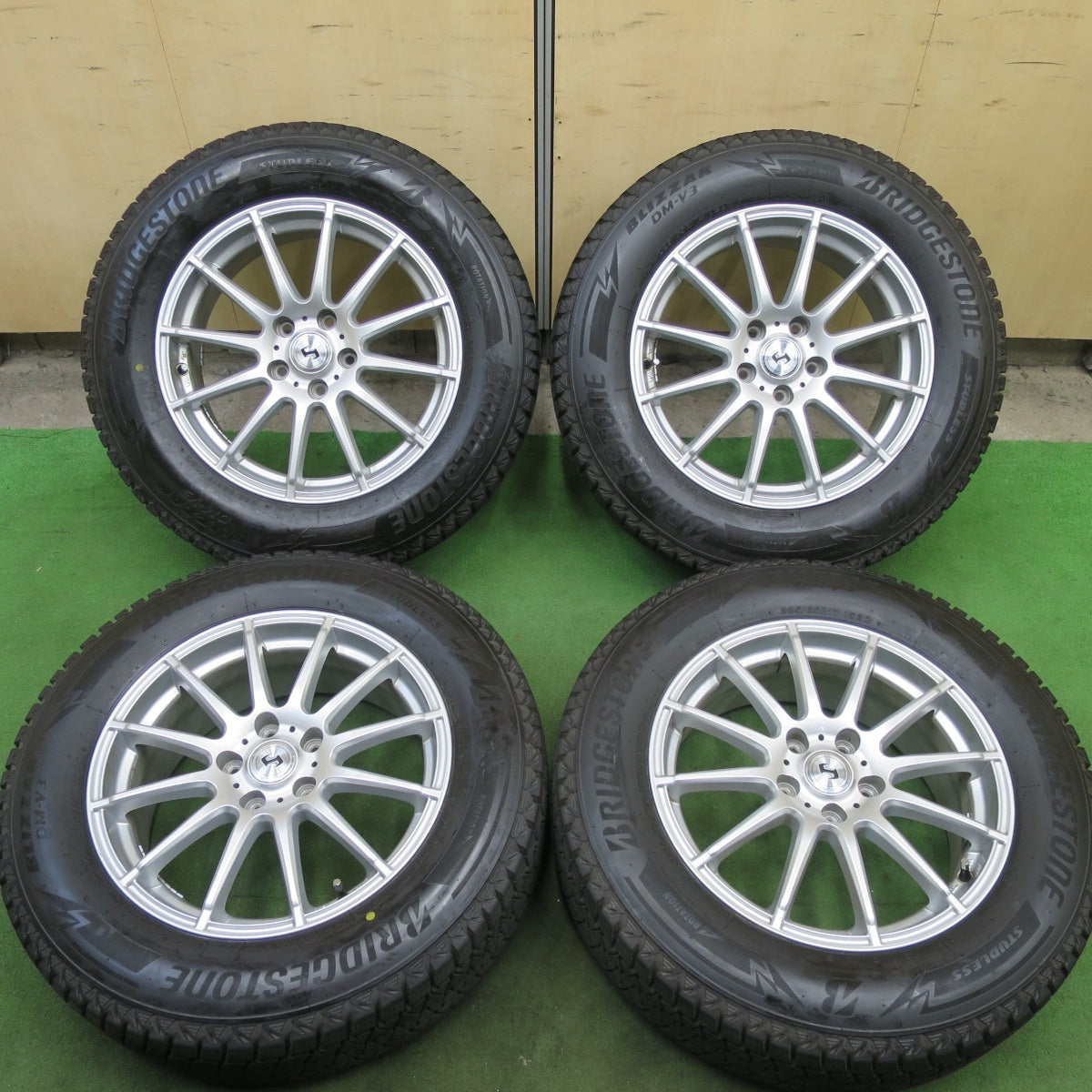 バリ溝！24年！キレイ！9.5分★スタッドレス 225/65R17 ブリヂストン ブリザック DM-V3 社外 アルミ 17インチ PCD114.3/5H★6040606TTス