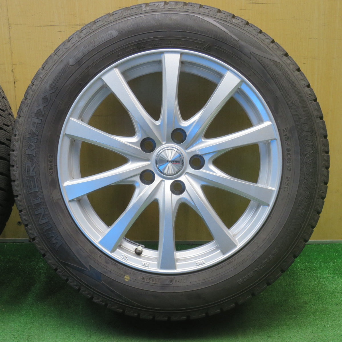 バリ溝！23年！キレイ！9.5分★スタッドレス 215/60R17 ダンロップ ウインターマックス WM02 ravrion RS01 ラブリオン 17インチ PCD114.3/5H★6021203NJス