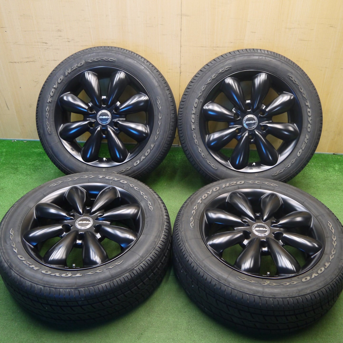 バリ溝！9.5分★215/60R17 109/107R トーヨー H20 ホワイトレター BOXISM 25b ボクシズム ボクシースタイル 17インチ PCD139.7/6H★6033005Hノ
