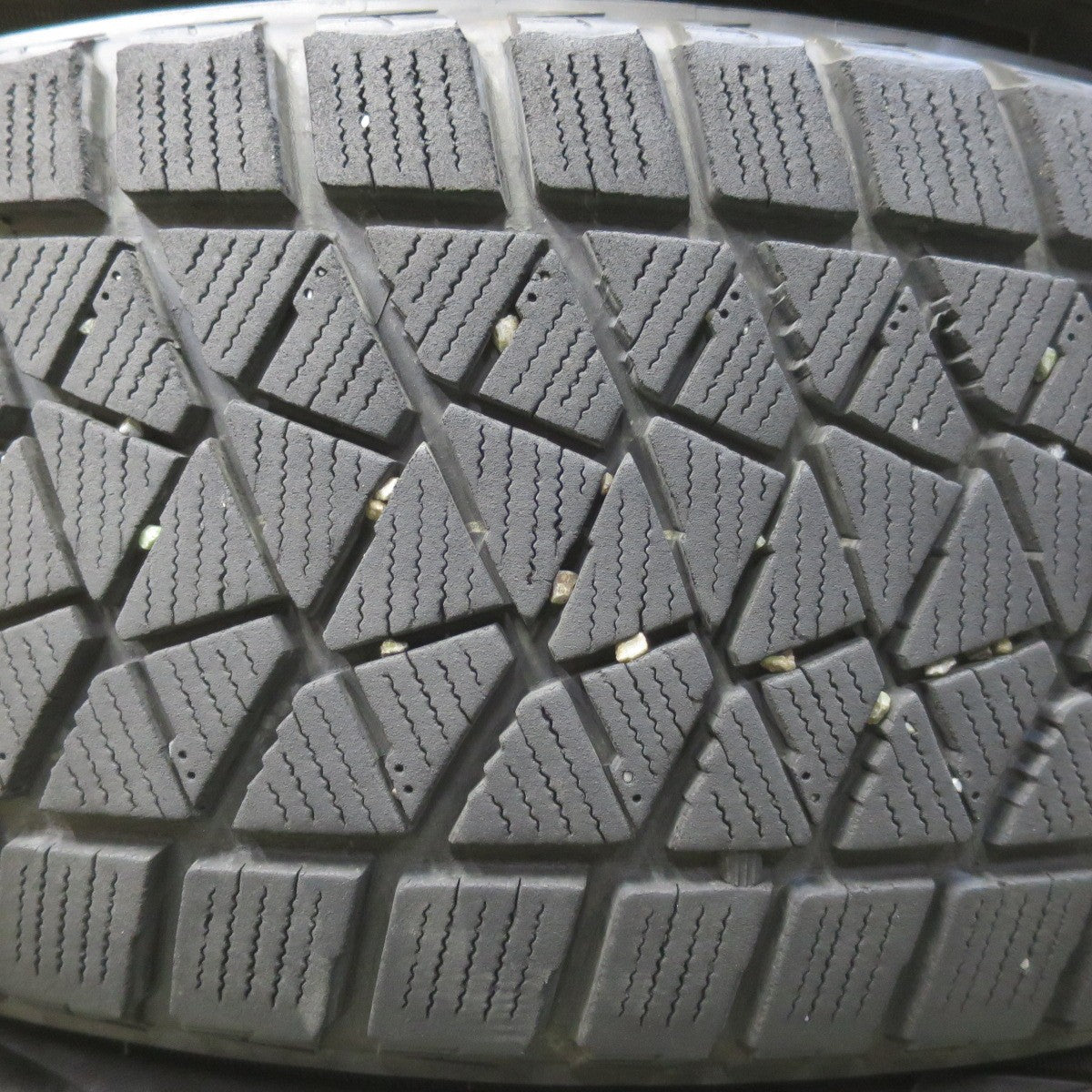 センサー付き！キレイ◎レクサス 10系 NX Fスポーツ 純正 225/60R18 スタッドレス ブリヂストン ブリザック DM-V2 18インチ PCD114.3/5H◎6092309イス