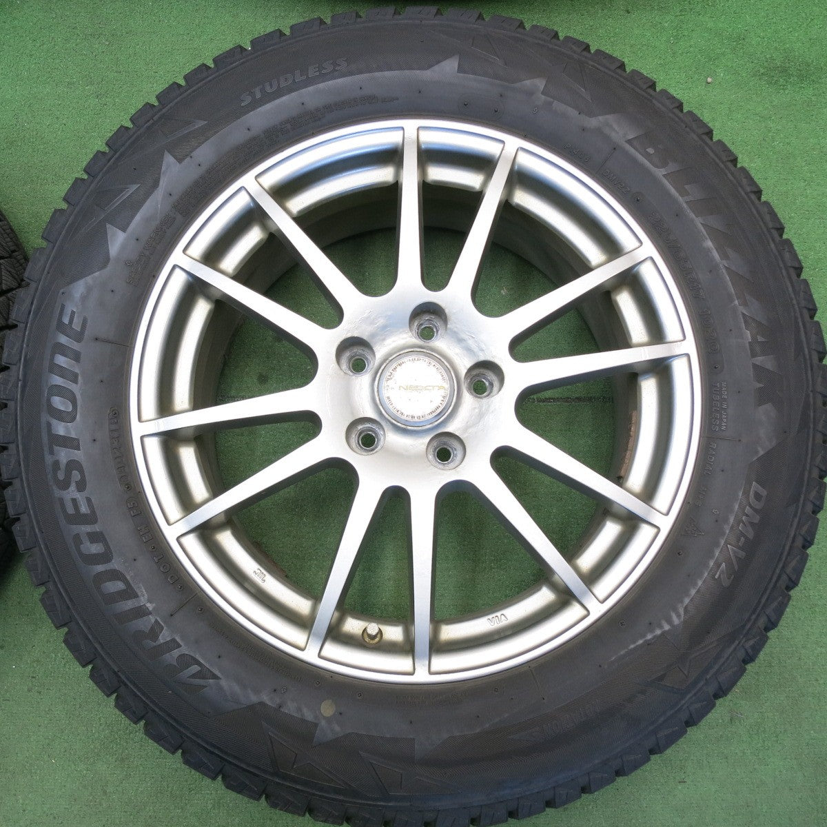 4本価格◎スタッドレス 225/65R17 ブリヂストン ブリザック DM-V2 NEXTA ネクスタ 17インチ PCD114.3/5H◎6070203HAス