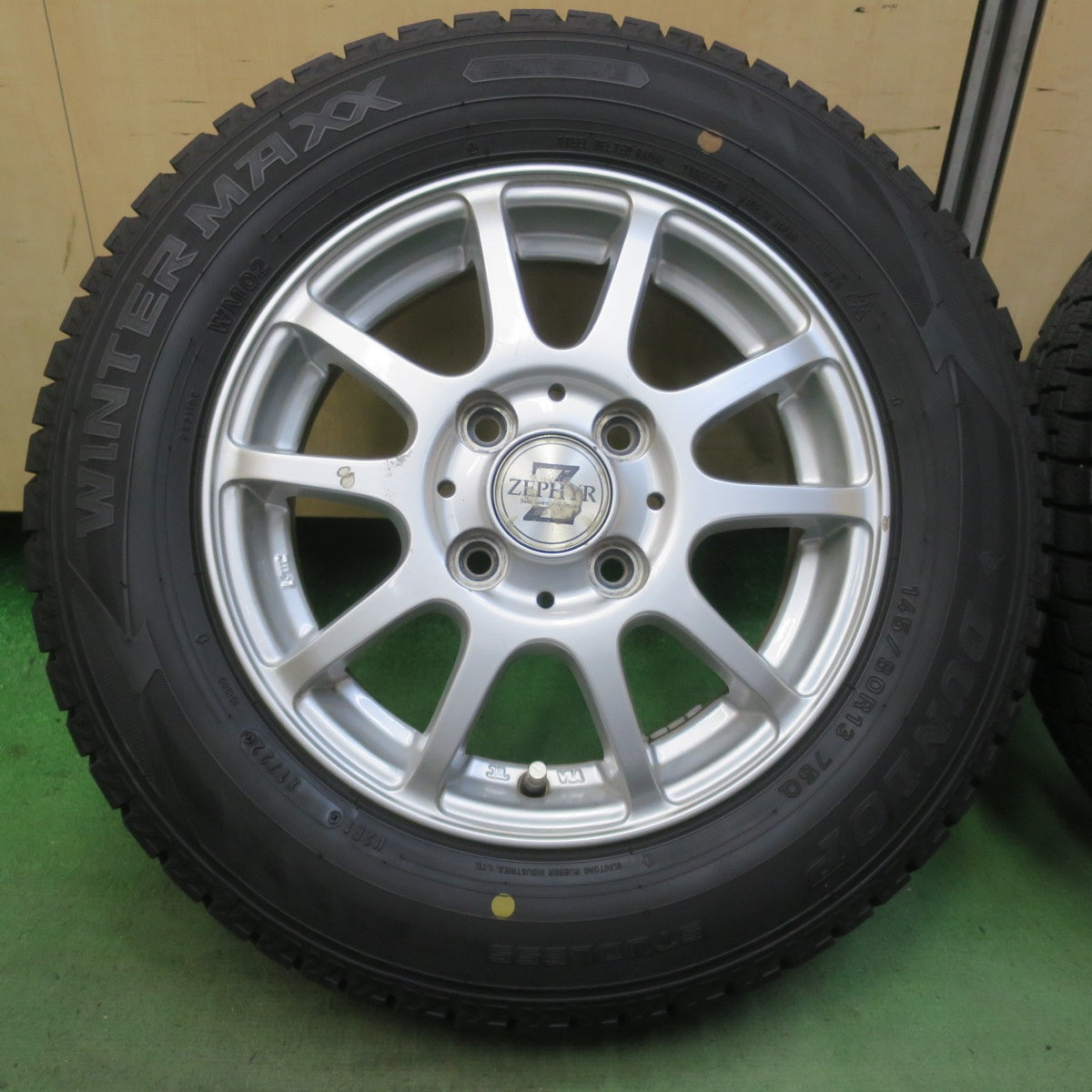 4本価格！22年★スタッドレス 145/80R13 ダンロップ ウインターマックス WM02 ZEPHYR ゼファー 13インチ PCD100/4H★6051805イス